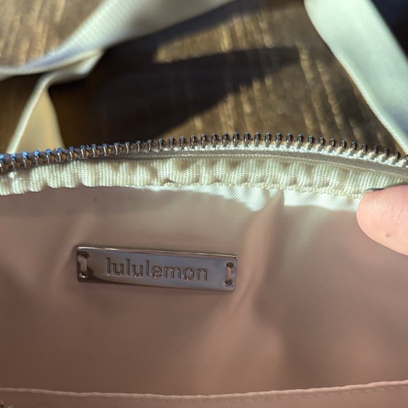 Lululemon Athletica White Crossbody Bag - Picture 4 of 8